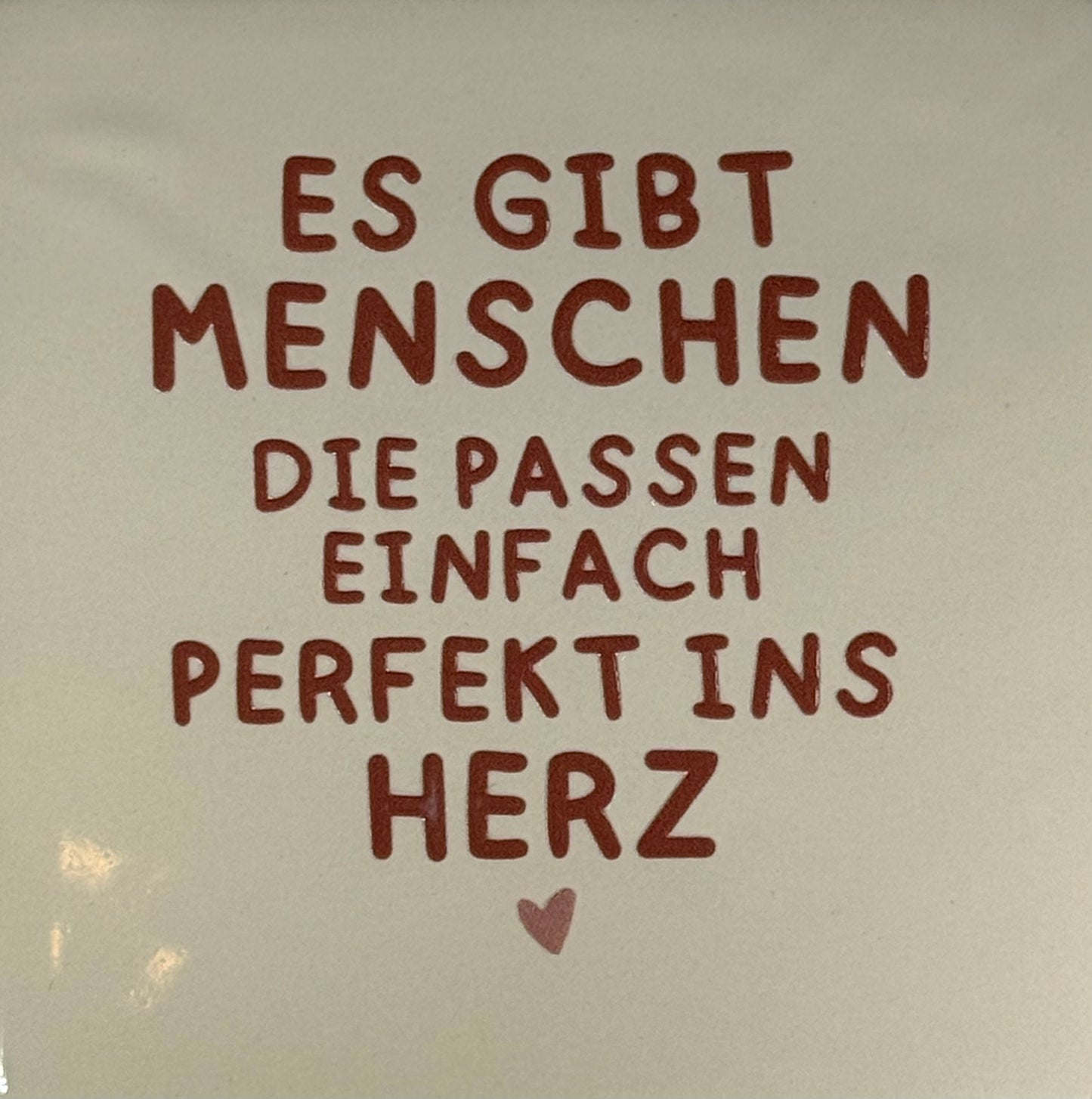 Quote tegeltje 'es gibt Menschen die passen einfach perfekt ins Herz' creme/taupe(nude roze)