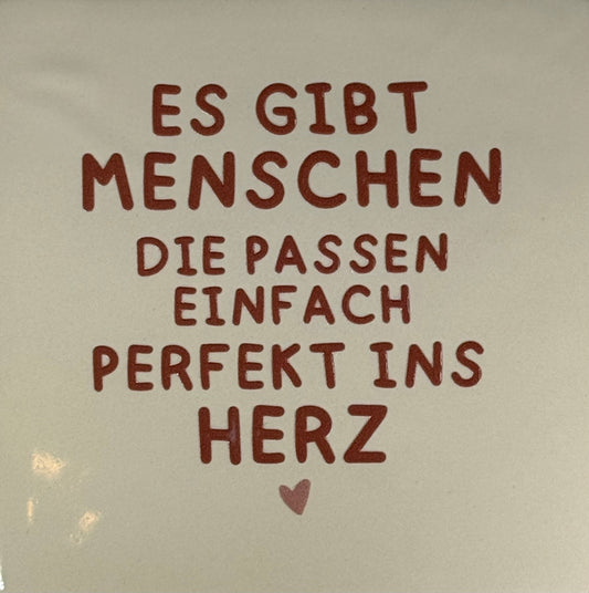 Quote tegeltje 'es gibt Menschen die passen einfach perfekt ins Herz' creme/taupe(nude roze)