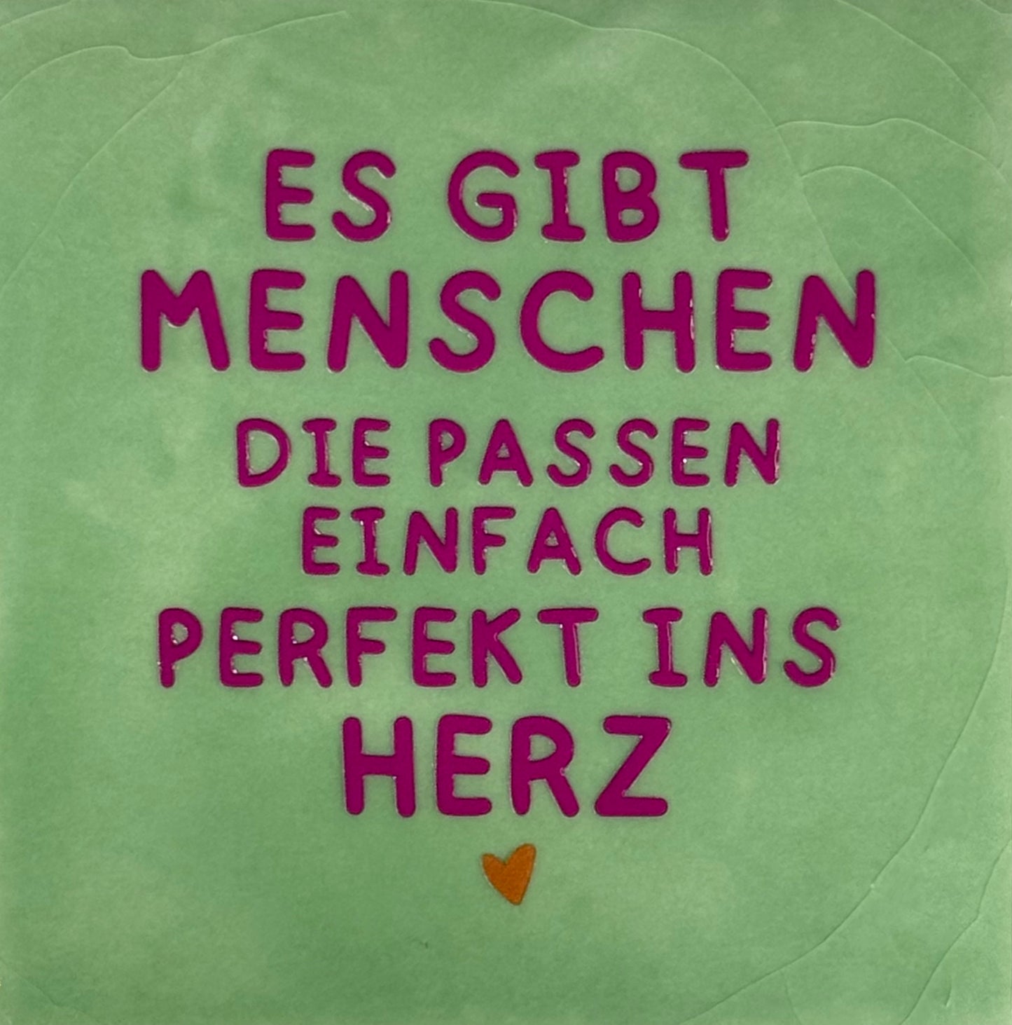 Quote tegeltje 'es gibt Menschen die passen einfach perfekt ins Herz' mint/knalroze(oranje)