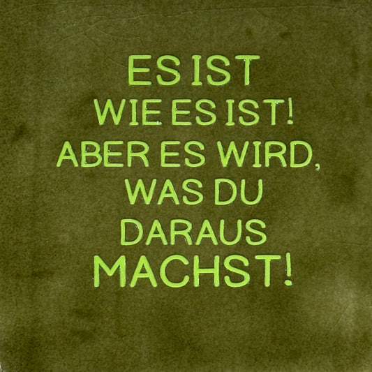 Quote tegeltje 'es ist wie es ist...' olijf/lime