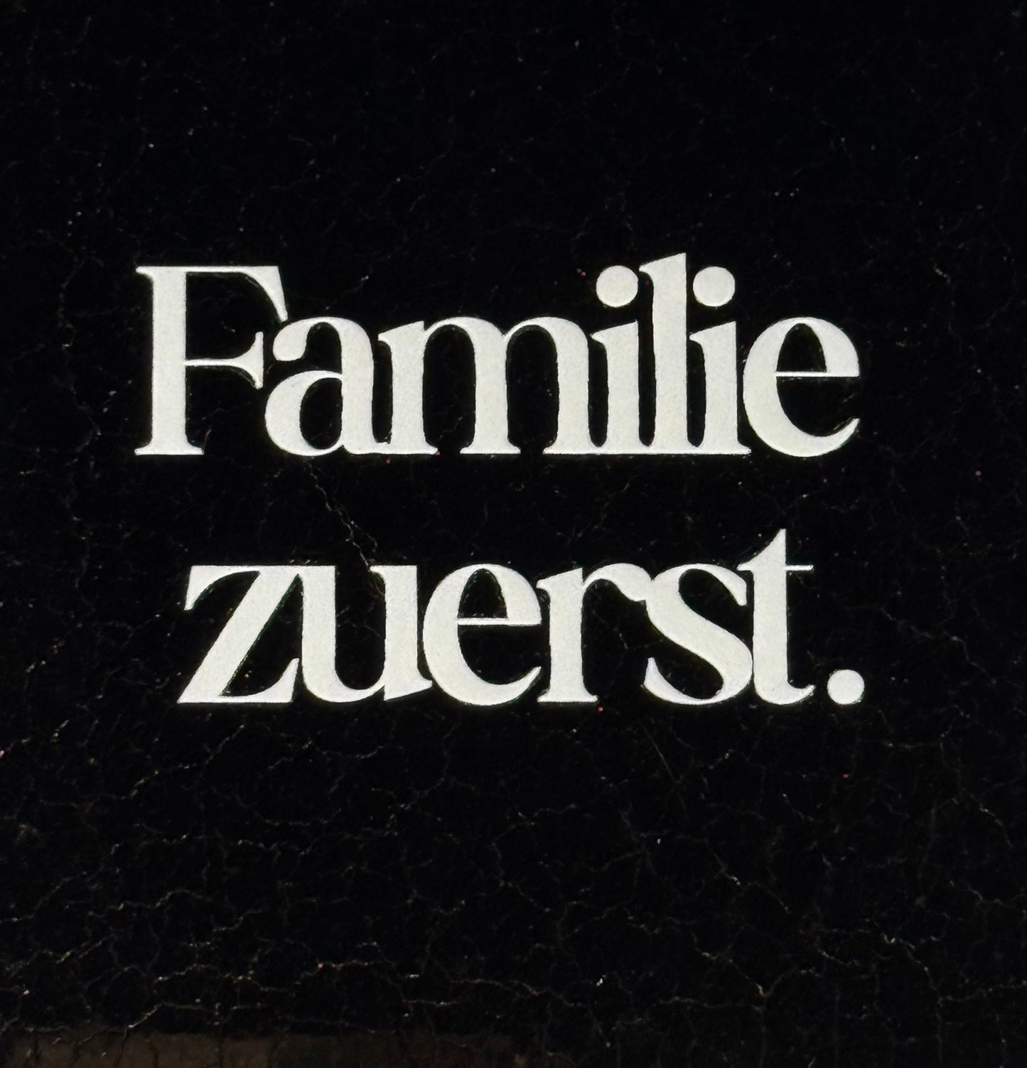 Quote tegeltje 'familie zuerst' goud/creme