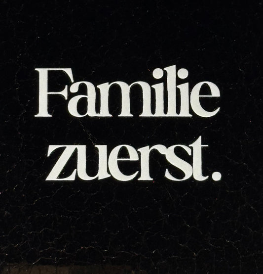 Quote tegeltje 'familie zuerst' goud/creme