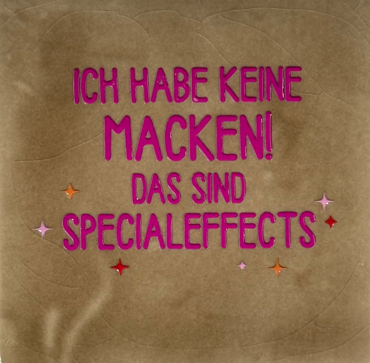 Quote tegeltje 'ich habe keine macken...' taupe/knalroze(oranje-warmroze-rood)