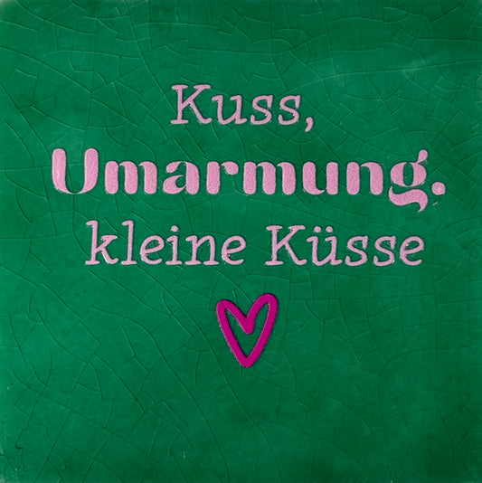 Quote tegeltje 'kuss umarmung kleine küsse' hardgroen/warmroze(knalroze)