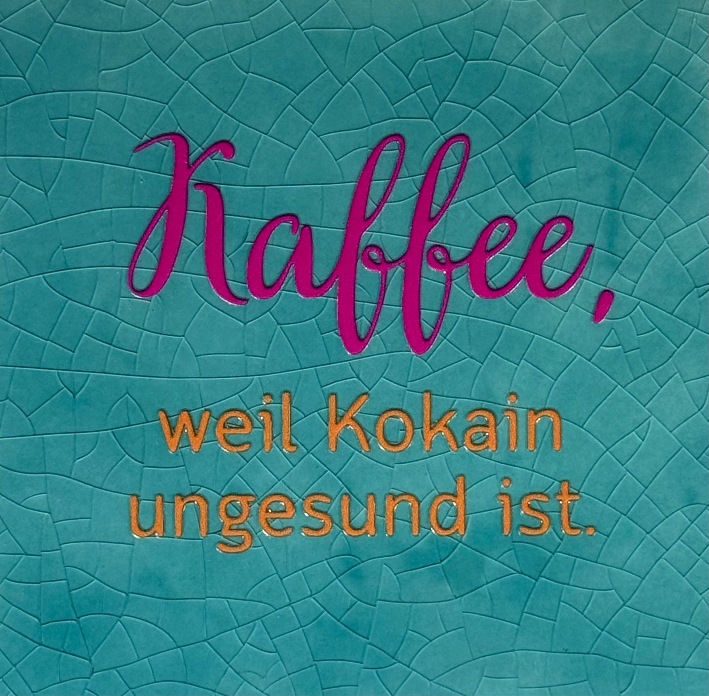 Quote tegeltje 'Kaffee, weil Kokain ungesund ist' groen/knalroze(oranje)