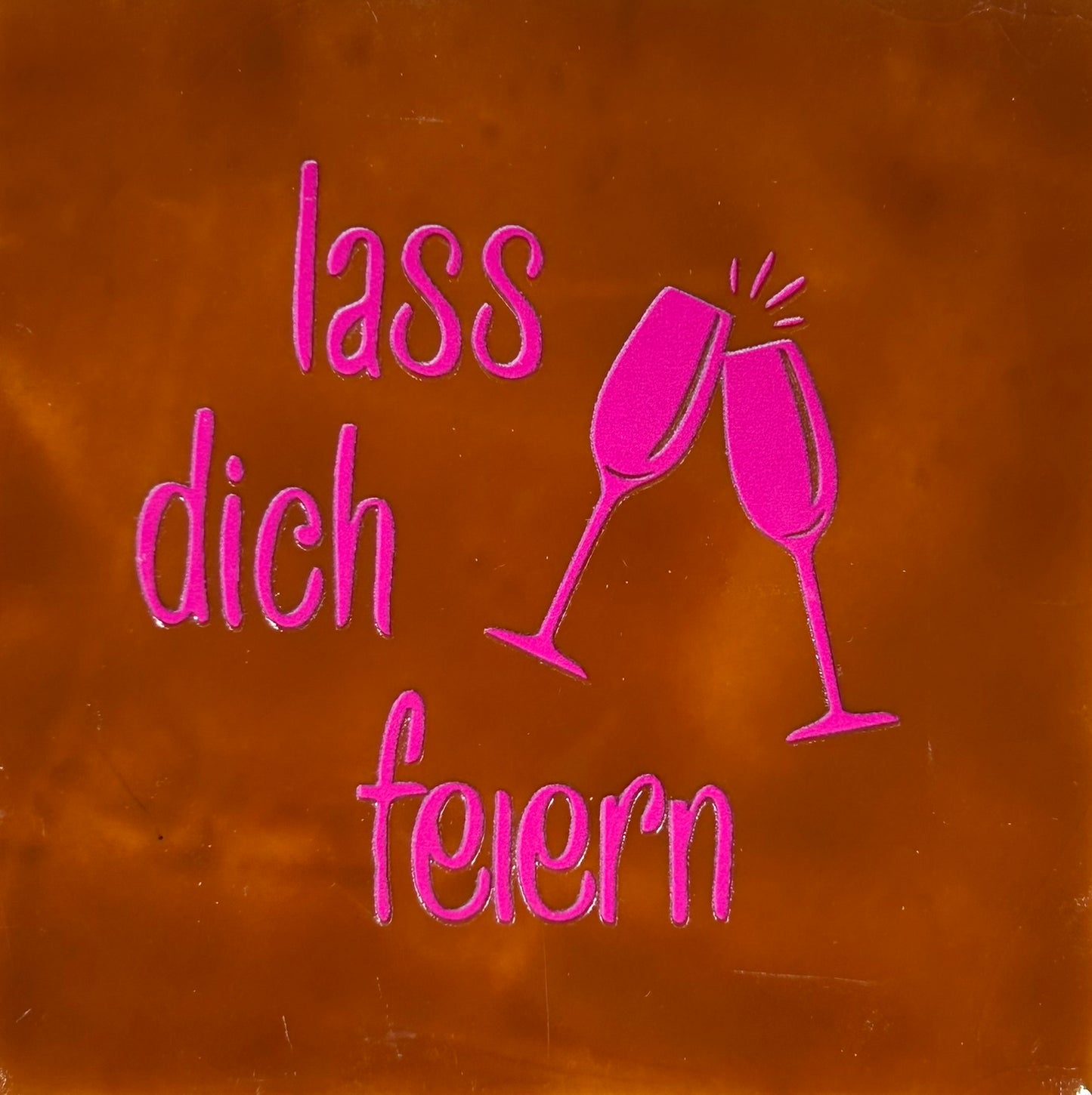 Quote tegeltje 'lass dich feiern' (glas) terra/roze