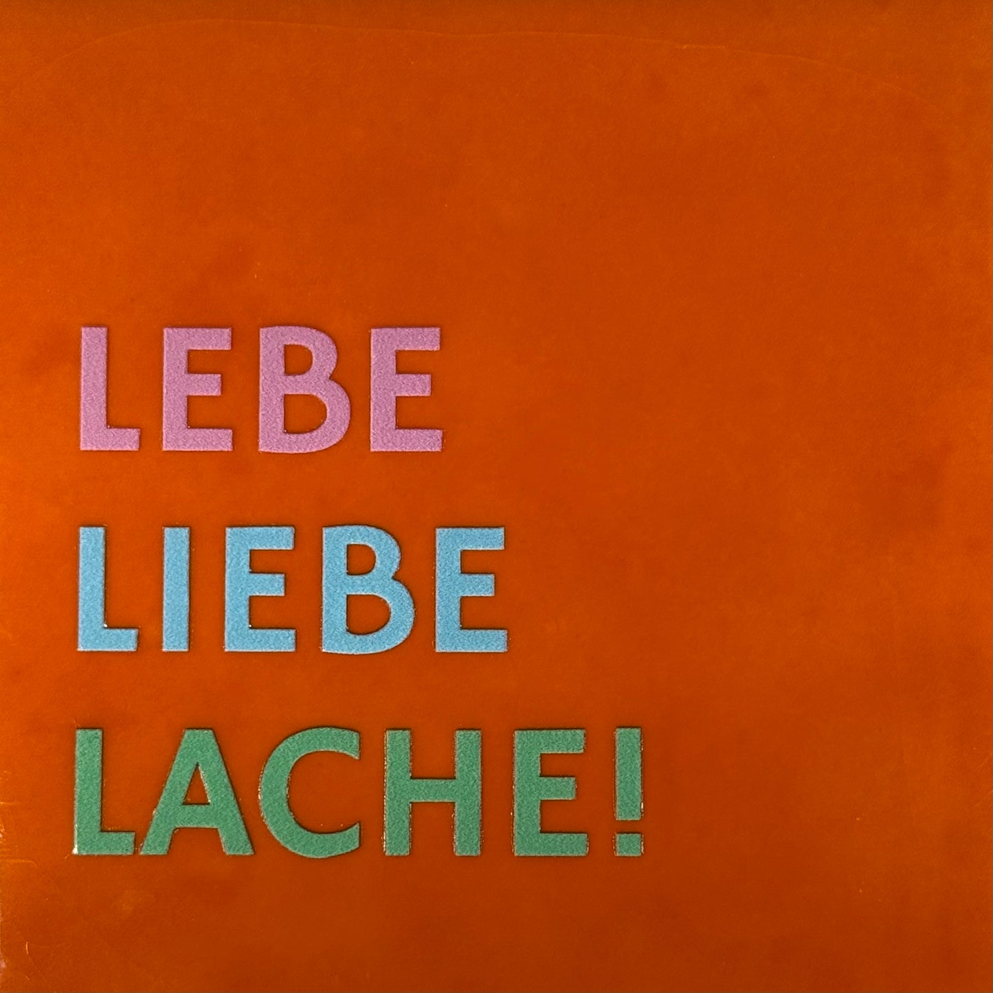 Quote tegeltje 'lebe liebe lache! oranje/warmroze (warmblauw-mint)