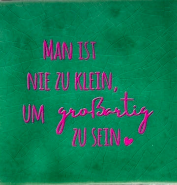 Quote tegeltje 'man ist nie zu klein..' hardgroen/roze