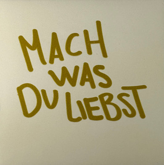 Quote tegeltje 'mach was du liebst' creme/goud