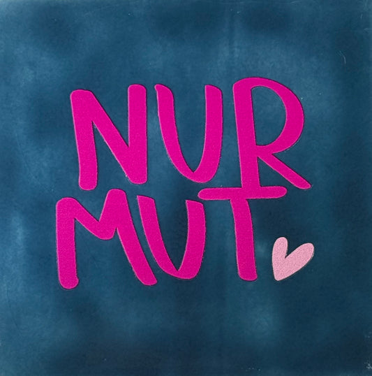Quote tegeltje 'nur mut' donkerblauw/knalroze(warmroze)