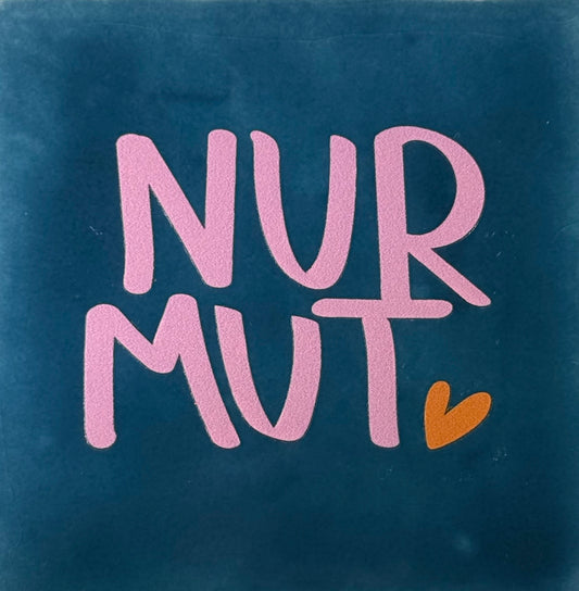 Quote tegeltje 'nur mut' donkerblauw/warmroze(oranje)