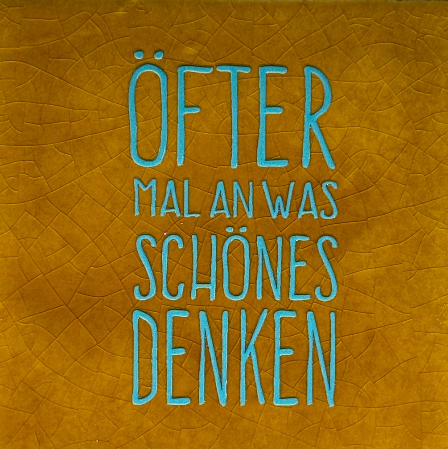 Quote tegeltje 'ofter mal an was schones denken' oker/turquoise