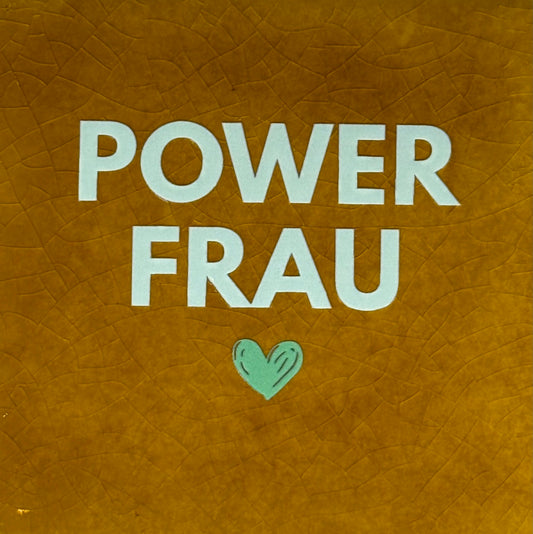 Quote tegeltje 'powerfrau' oker/lichtgroen(mint)