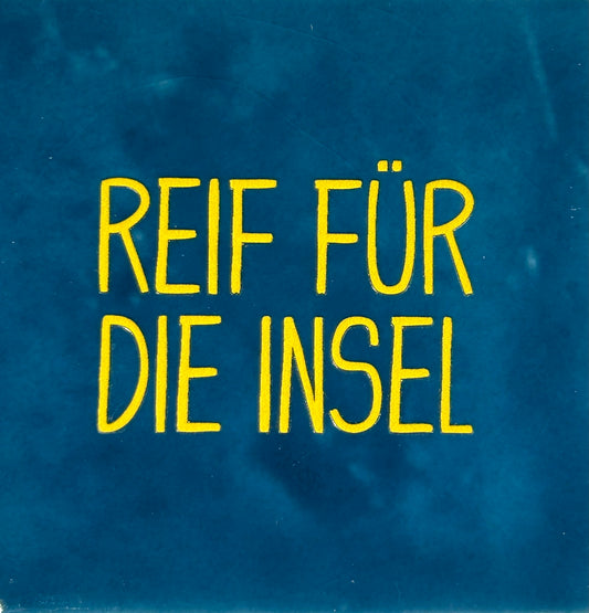 Quote tegeltje 'reif für die insel' donkerblauw/geel
