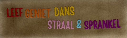 Quote tegeltje DO 'leef geniet dans straal & sprankel' taupe/rood(multi)