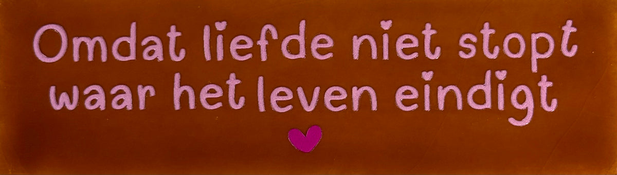 Quote tegeltje DO 'omdat liefde niet stopt waar het leven eindigt' terra/warmroze(knalroze)