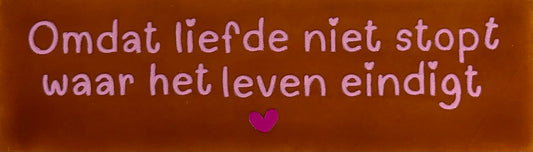 Quote tegeltje DO 'omdat liefde niet stopt waar het leven eindigt' terra/warmroze(knalroze)