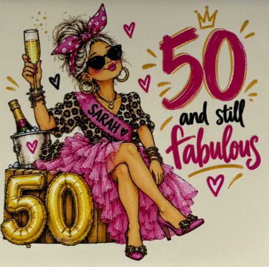 Quote tegeltje 'FUNNY 50 and still fabulous Sarah' creme/multi