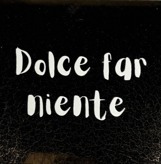 Quote tegeltje 'dolce far niente' goud/creme
