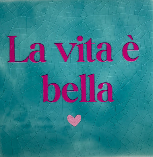 Quote tegeltje 'la vita è bella' groen/knalroze (warmroze)